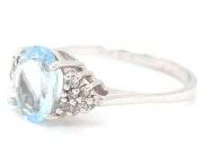 10kt White gold oval Aquamarine and diamond ring