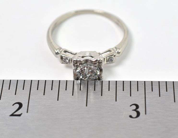 Mesmerizing Approx. 0.50CTS Diamond Ring in 14K White Gold