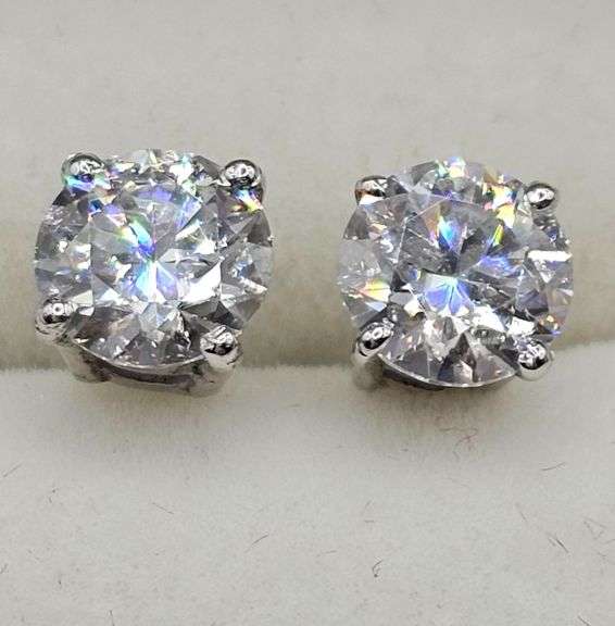 Sparkling 2.04 Ct VVs1 F-G Lab Simulated Diamond Earrings
