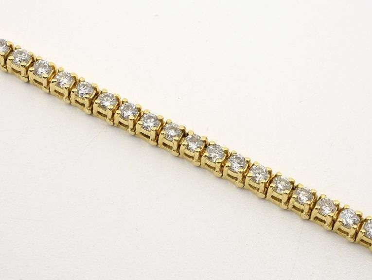 Approximately 2 Ct. T. w. Diamond Tennis Bracelet