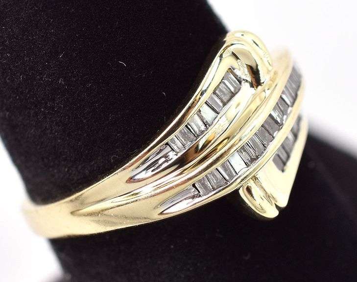 Elegant 10K Yellow Gold Diamond Ring