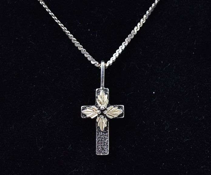 Cross Pendant Necklace in Sterling Silver