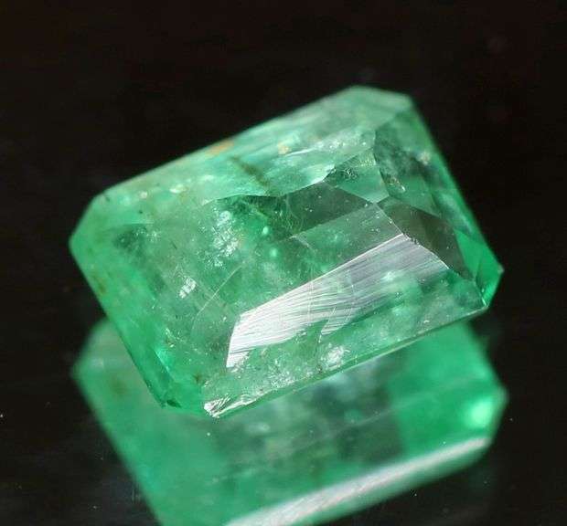 Stunning .65ct bright green Colombian emerald