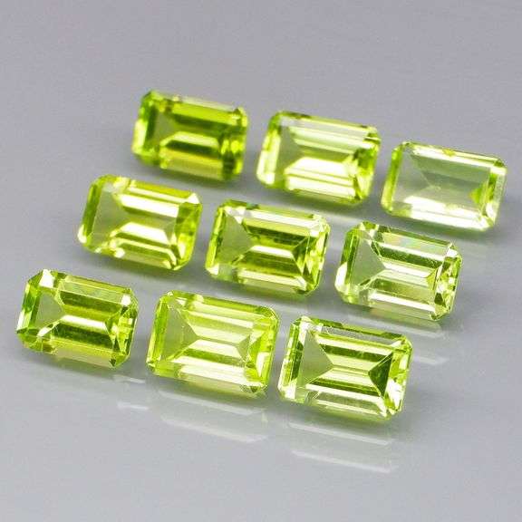 Vibrant 5.85ct Peridot set