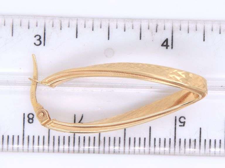 14kt Yellow gold oval hoop earrings