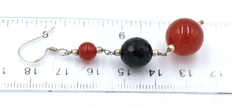 Set of black onyx and amber necklace with bracelet and dangle earrings