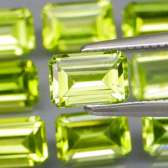 Vibrant 5.85ct Peridot set