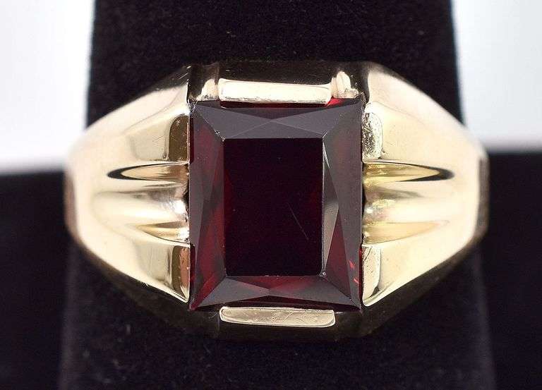 Charming 10K Yellow Gold Red Garnet Gemstone Ring