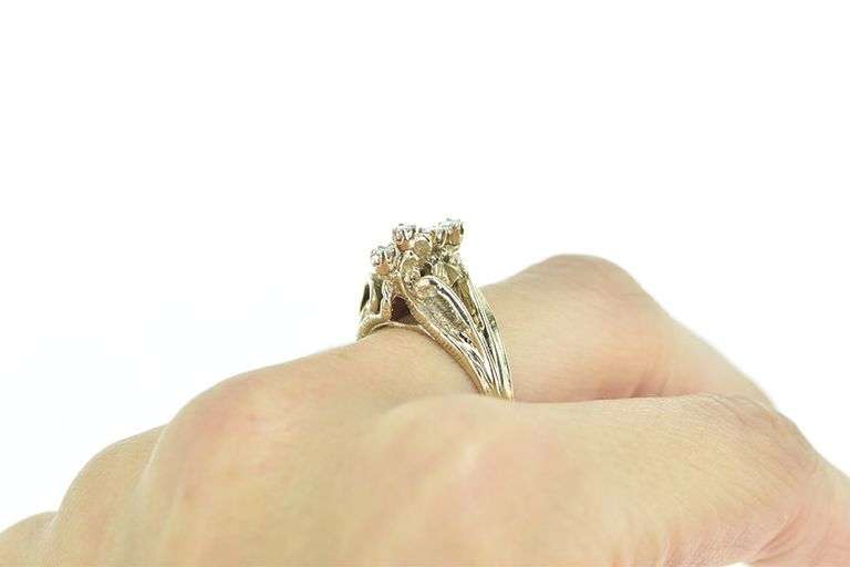 14K Yellow Gold Vintage Diamond Curvy Graduated Ring