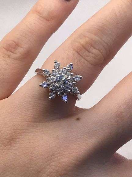 STUNNING AND STYLISH 14K WHITE GOLD FLOWER DIAMOND RING