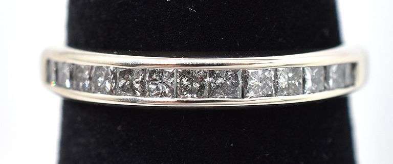 Sparkling 14K Yellow Gold Diamond Band Ring