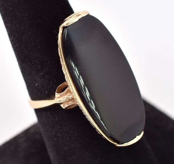 Sturdy 10K Yellow Gold Black Onyx Gemstone Ring