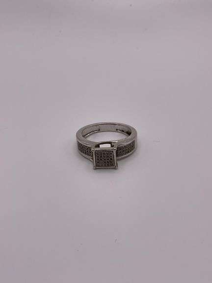 4.6g 10k WG Diamond Cluster Ring Size 6.5