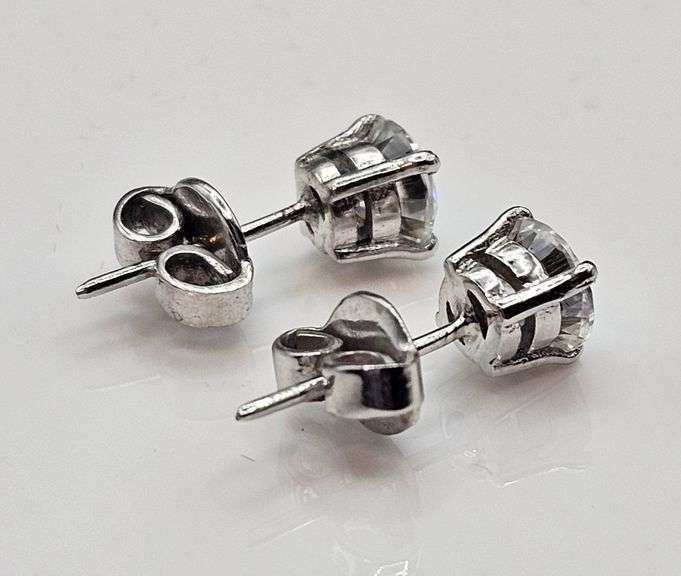 Sparkling 2.04 Ct VVs1 F-G Lab Simulated Diamond Earrings
