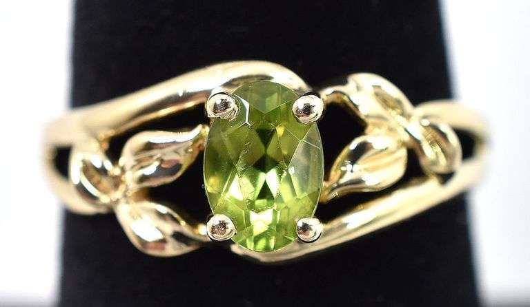 Cute 10K Yellow Gold Flower Peridot Gemstone Ring