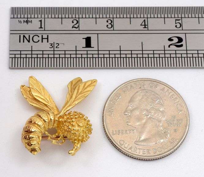 Beautifully Sculpted 14K YG Bee Brooch