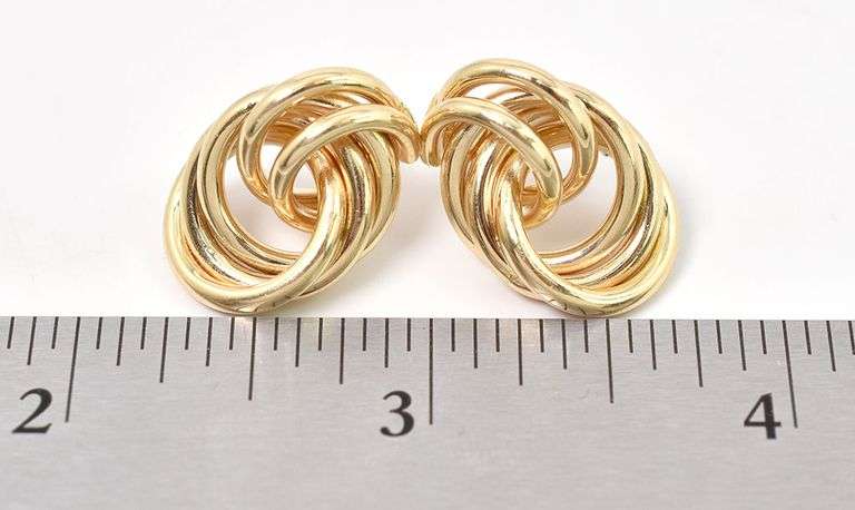 Elegant 14K Yellow Gold Stud Earrings