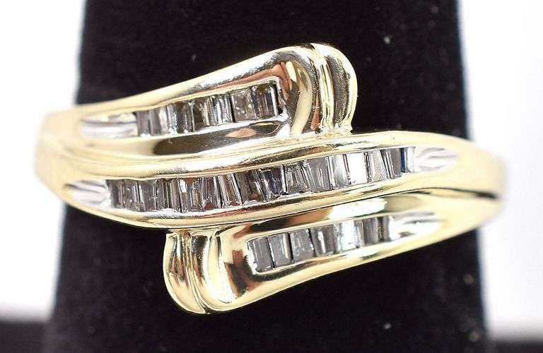 Elegant 10K Yellow Gold Diamond Ring