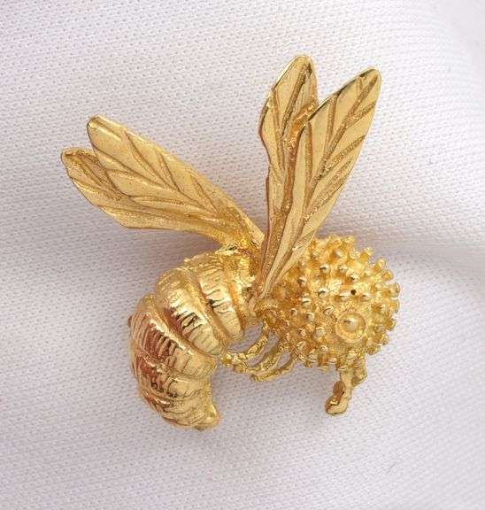 Beautifully Sculpted 14K YG Bee Brooch