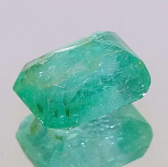 Fantastic color! 1.31ct vibrant green Colombian Emerald