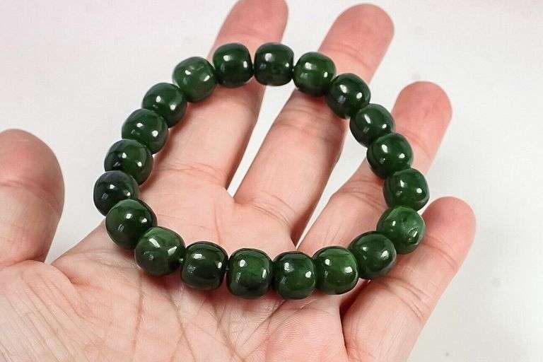 Stunning! 160ct natural Jade beaded bracelet