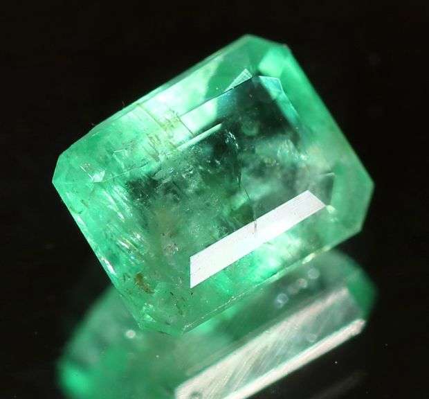 Stunning .65ct bright green Colombian emerald