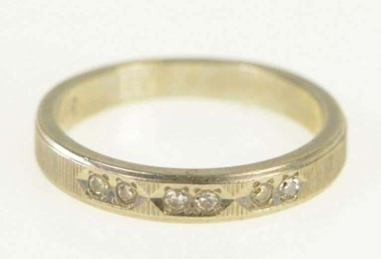 14K Yellow Gold Retro Diamond Grooved Wedding Band Ring