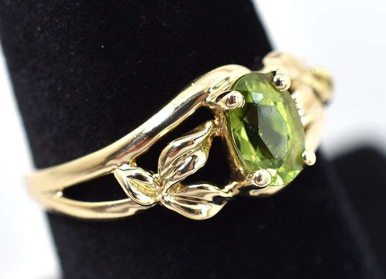 Cute 10K Yellow Gold Flower Peridot Gemstone Ring