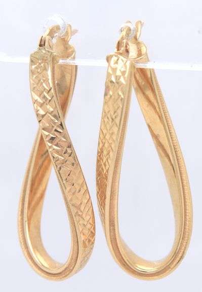 14kt Yellow gold oval hoop earrings