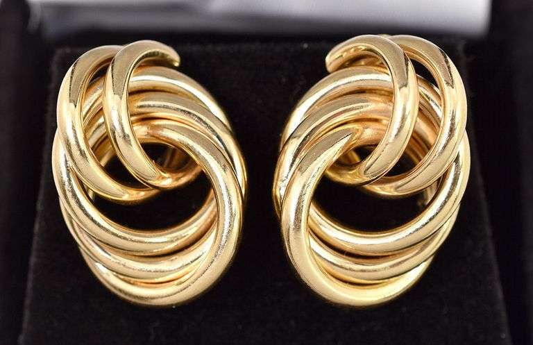 Elegant 14K Yellow Gold Stud Earrings