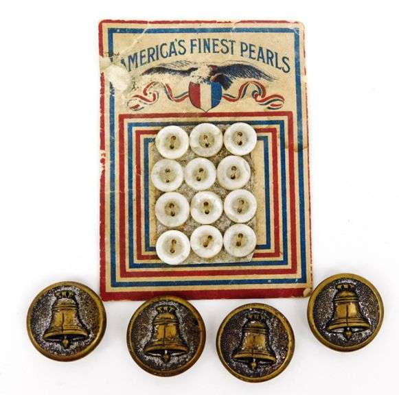 Lot of Vintage Patriotic Buttons