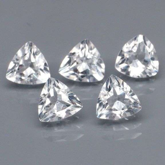 Glittering 4.98ct diamond white Topaz set