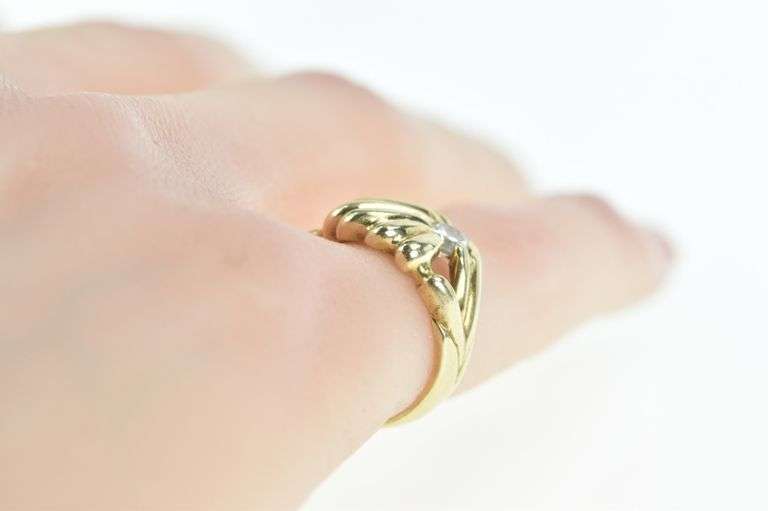 14K Yellow Gold 0.25 Ct Diamond Solitaire Scalloped Ring