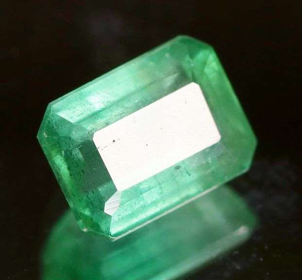 Stunning 1.06ct bright blue green Colombian emerald