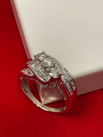 LADIES 14K WHITE GOLD BRAND NEW CERTIFIED DIAMOND RING