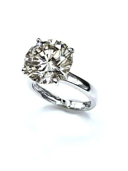 Sparkling 3.75 Ct VVs1 White E-F Simulated Lab Diamond Ring