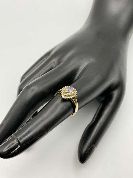 2.2g 14k Yellow Gold Diamond Ring Purple size 6.5