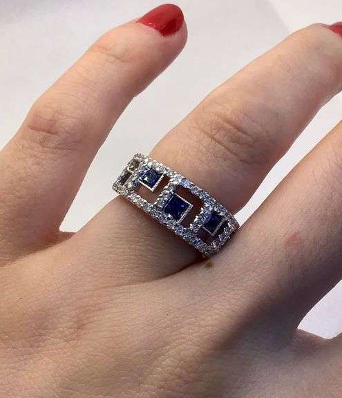 STUNNING AND STYLISH 18K WHITE GOLD SAPPHIRE AND DIAMOND COCKTAIL RING