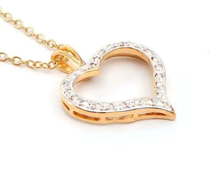 Lovely 18 Kt Tri-Layered Gold Natural Diamond Heart Pendant