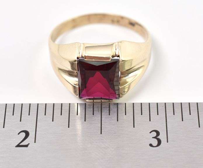 Charming 10K Yellow Gold Red Garnet Gemstone Ring