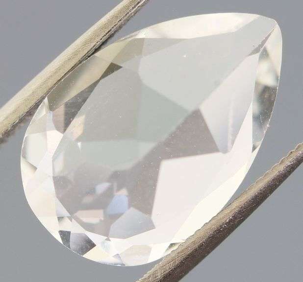 Stunning 6.72ct untreated diamond white Topaz
