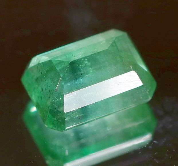 Stunning 1.06ct bright blue green Colombian emerald