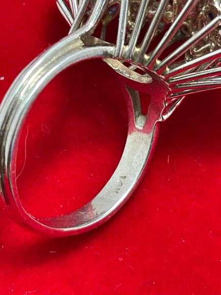 LADIES 14K WHITE GOLD DIAMOND AND SAPPHIRE COCKTAIL VINTAGE RING. MINT.