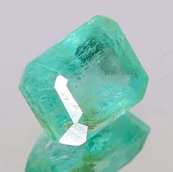 Fantastic color! 1.31ct vibrant green Colombian Emerald