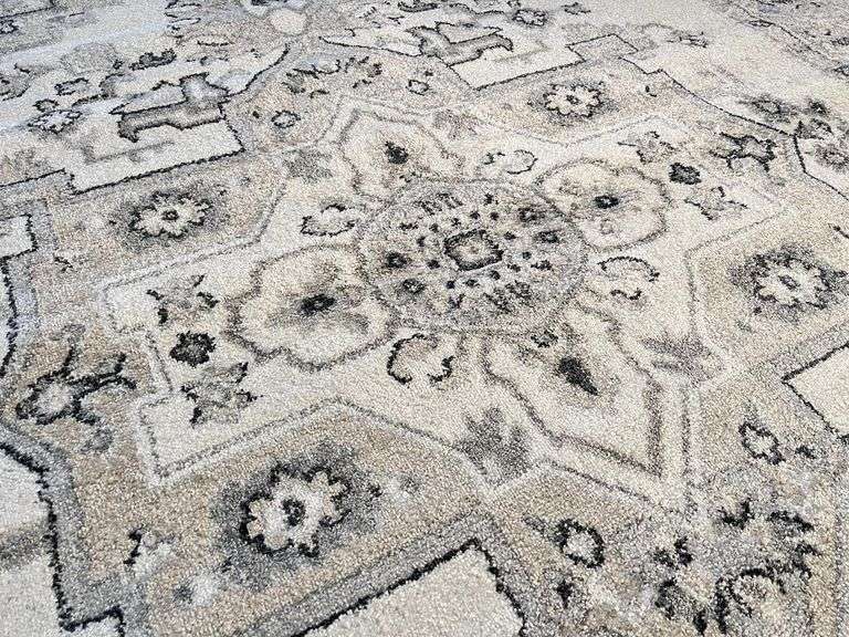 Neutral Classic Design 8 x10 Rug