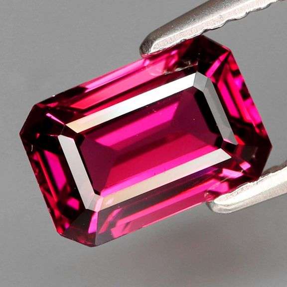Simply lovely 1.70ct violet pink Rhodolite Garnet