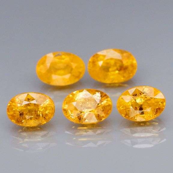 Glittering 3.43ct set of golden Ceylon Sapphires