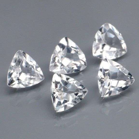 Glittering 4.98ct diamond white Topaz set
