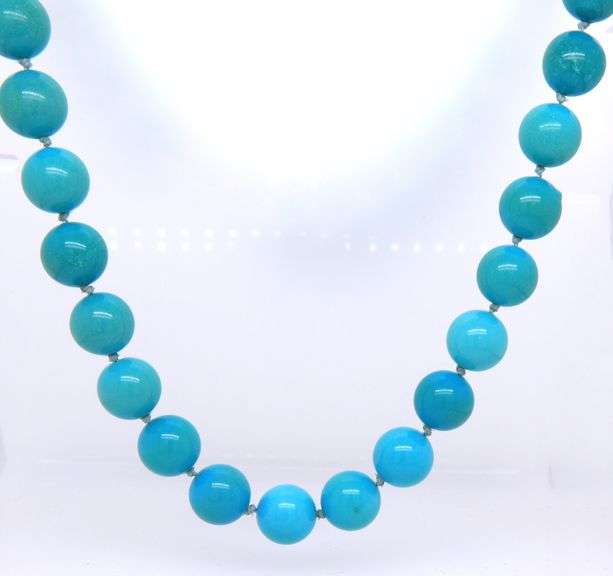 Turquoise necklace with 18kt gold clasp