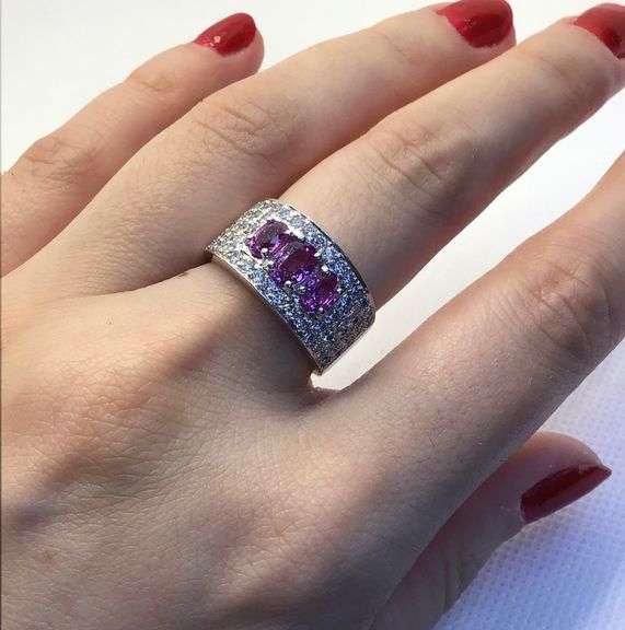 MESMERIZING 18K WHITE GOLD PINK AND WHITE DIAMOND COCKTAIL RING